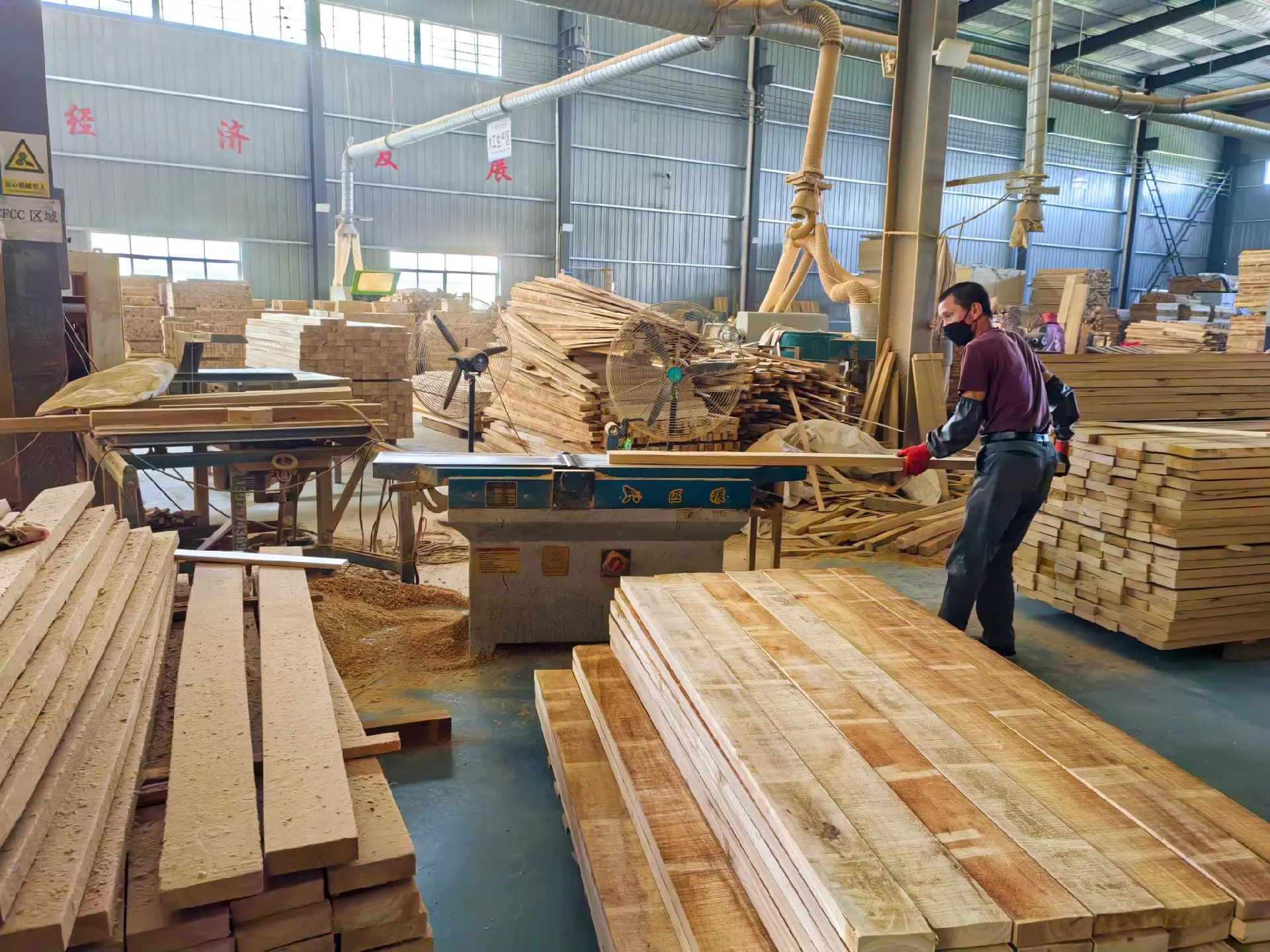Solid Pet Wood production workshop
